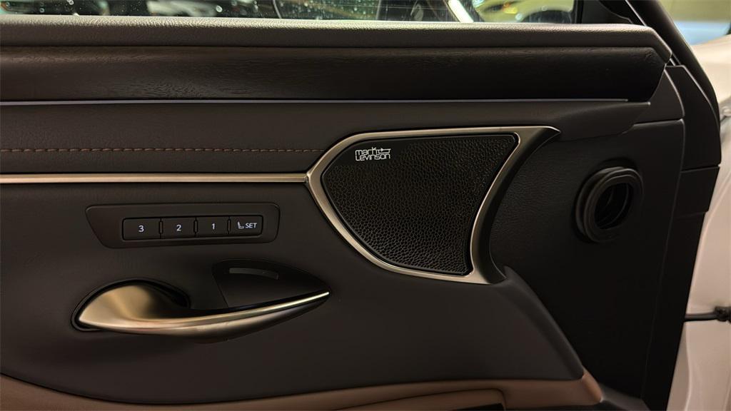 new 2025 Lexus ES 350 car, priced at $57,314