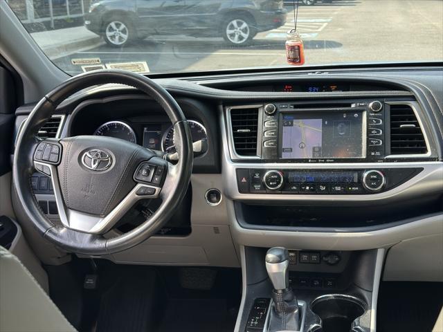 used 2018 Toyota Highlander car, priced at $25,697
