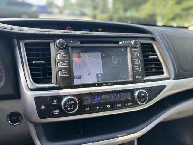 used 2018 Toyota Highlander car, priced at $25,697