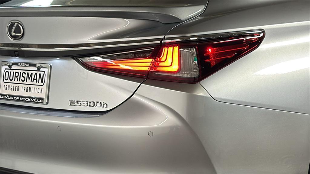 new 2025 Lexus ES 300h car, priced at $54,359