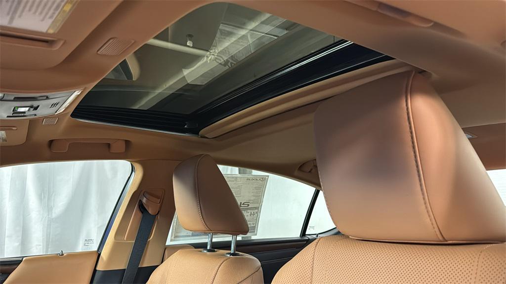 new 2025 Lexus ES 300h car, priced at $54,359