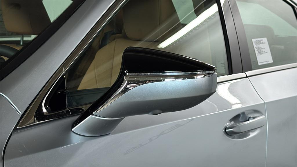 new 2025 Lexus ES 300h car, priced at $54,359