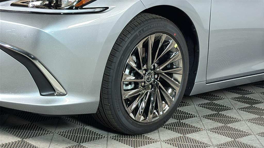 new 2025 Lexus ES 300h car, priced at $54,359