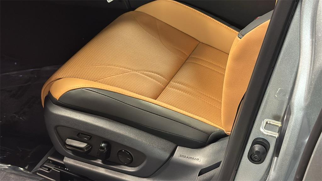 new 2025 Lexus ES 300h car, priced at $54,359