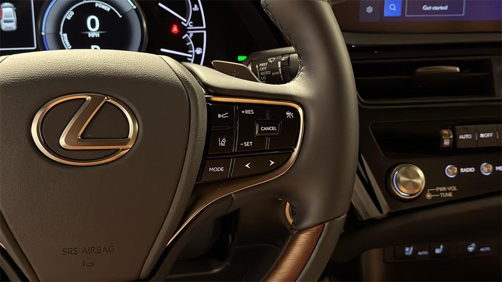 new 2025 Lexus ES 300h car, priced at $54,359