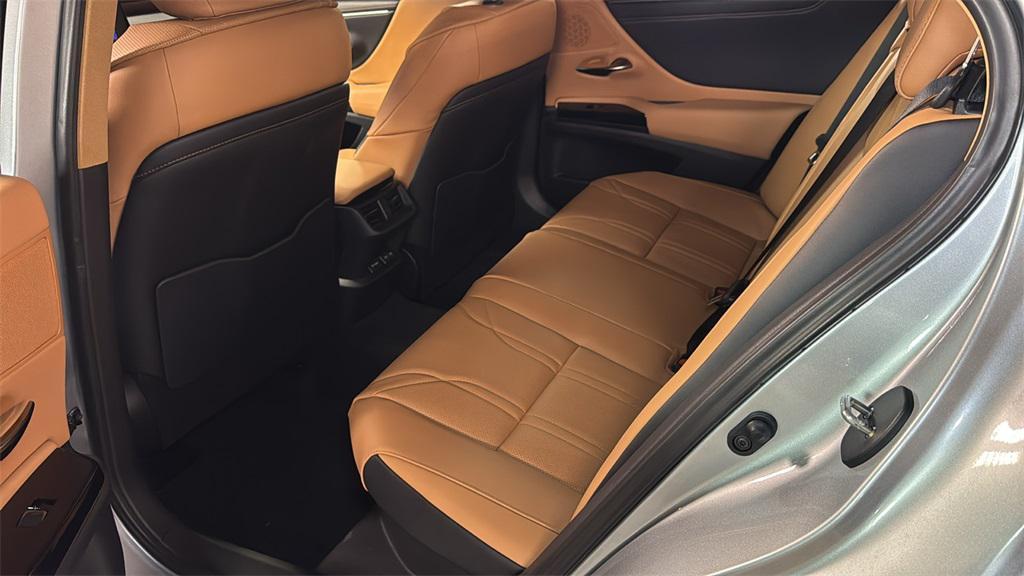 new 2025 Lexus ES 300h car, priced at $54,359