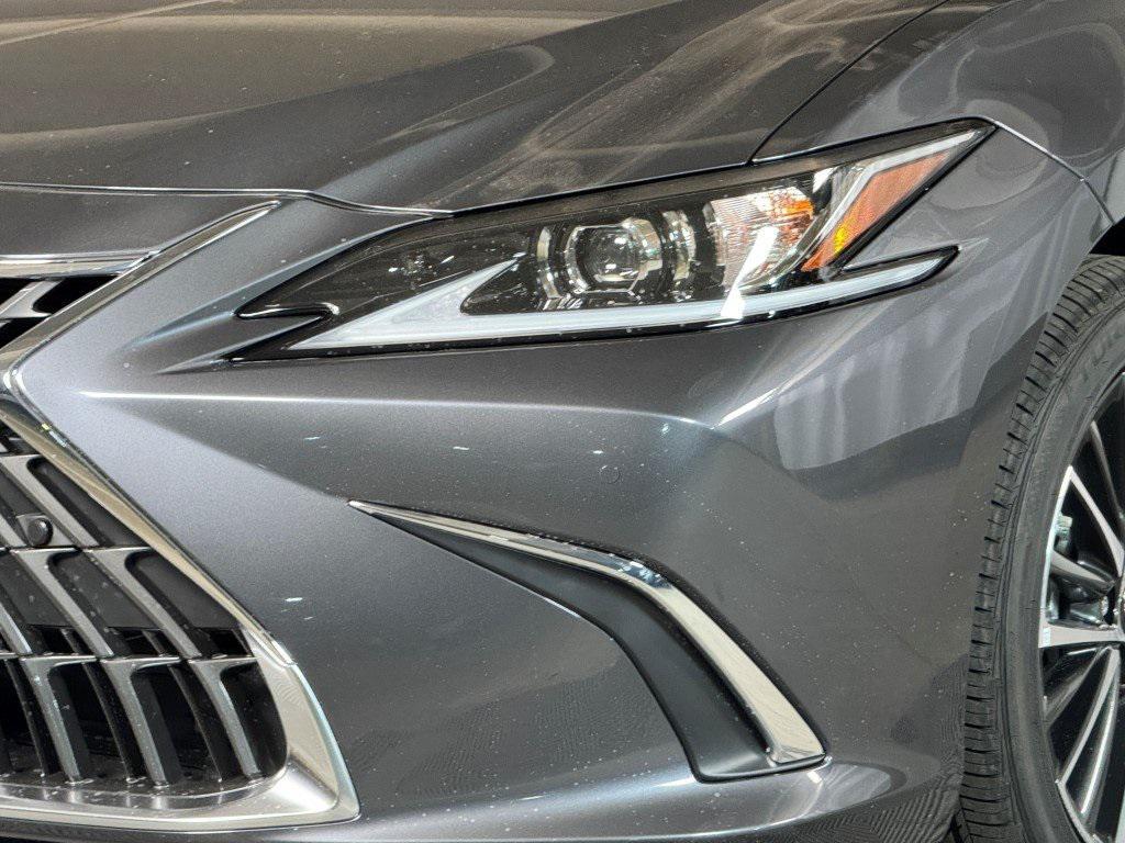 new 2025 Lexus ES 300h car, priced at $50,429