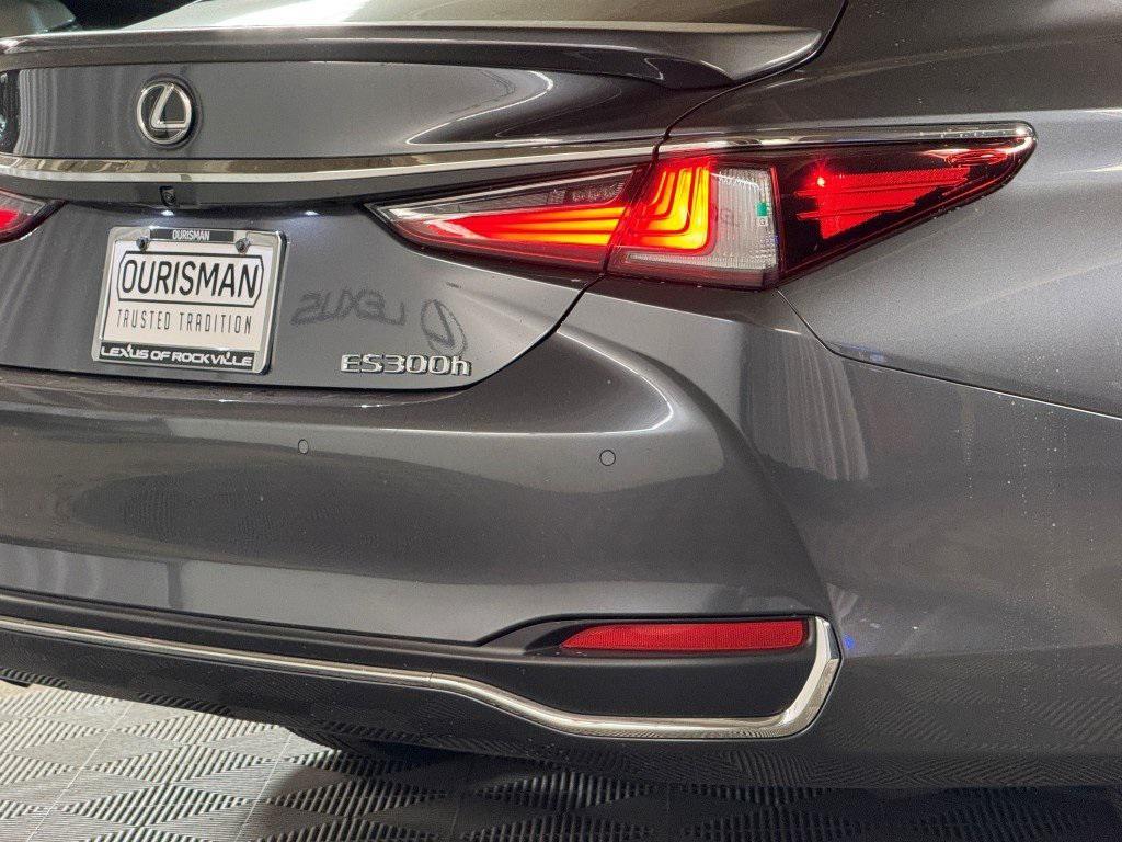 new 2025 Lexus ES 300h car, priced at $50,429