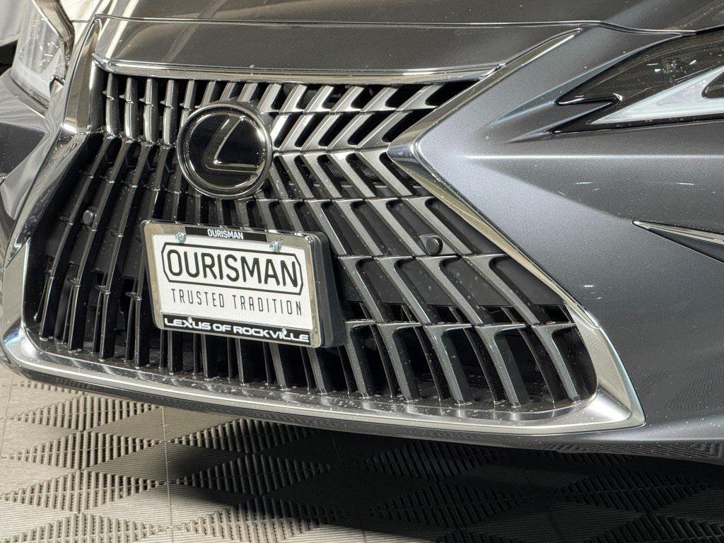 new 2025 Lexus ES 300h car, priced at $50,429