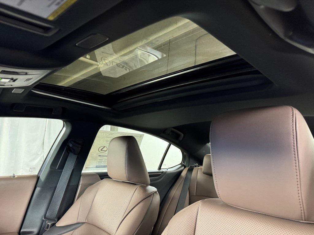 new 2025 Lexus ES 300h car, priced at $50,429