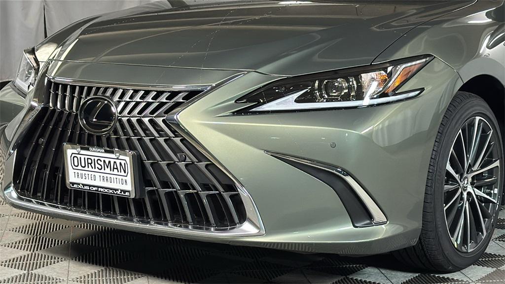 new 2025 Lexus ES 300h car, priced at $49,929