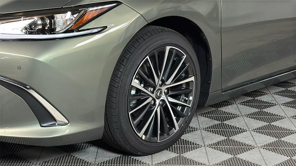 new 2025 Lexus ES 300h car, priced at $49,929