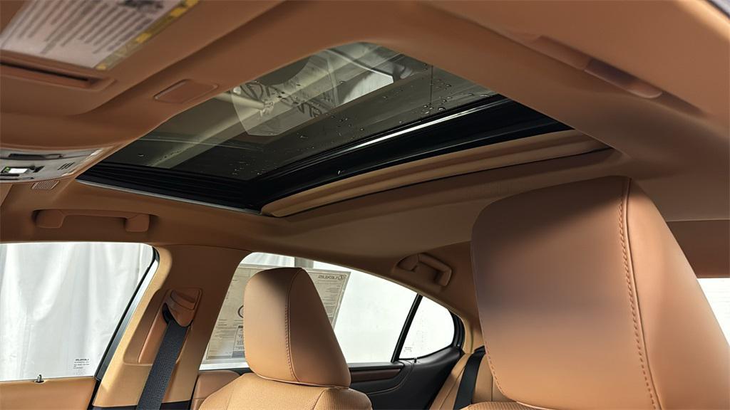 new 2025 Lexus ES 300h car, priced at $49,929