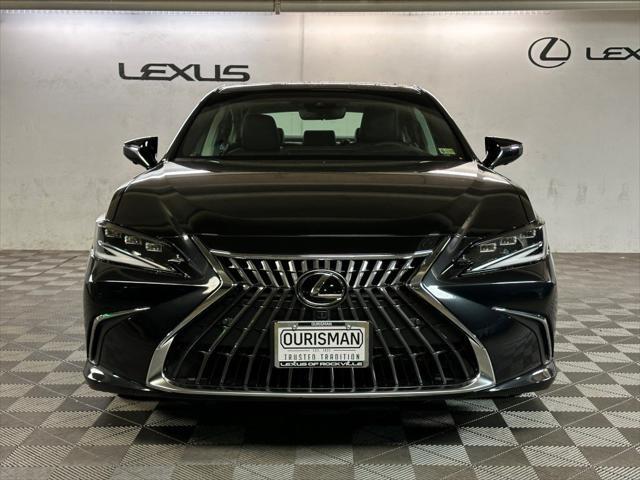 new 2025 Lexus ES 300h car, priced at $56,809