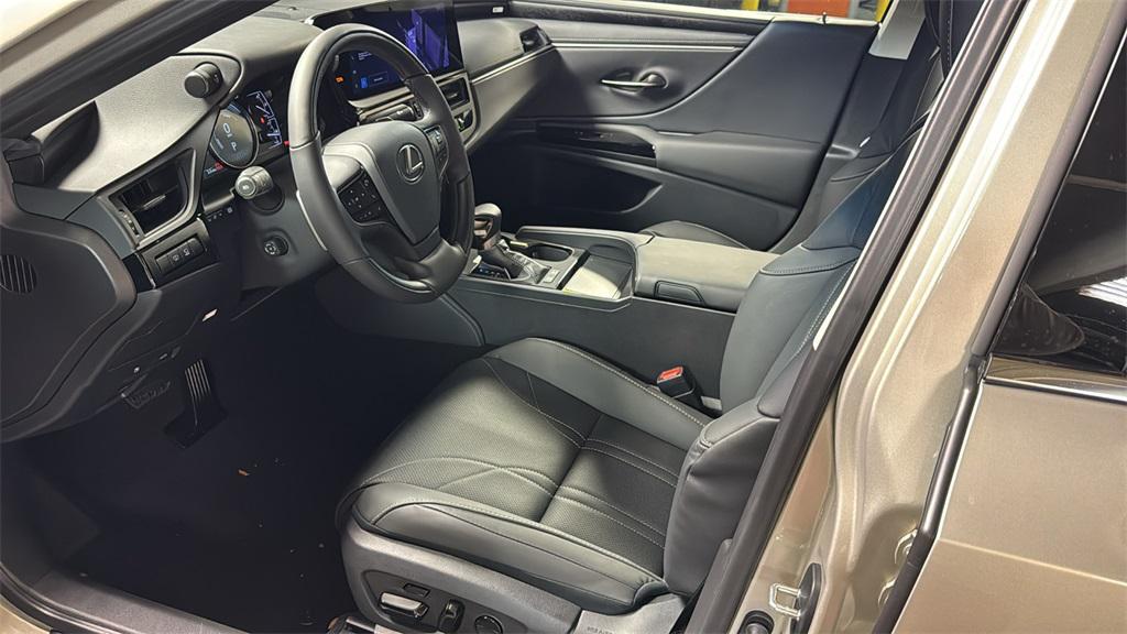 new 2025 Lexus ES 300h car, priced at $54,324