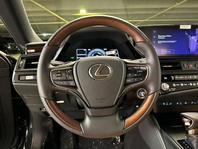 new 2025 Lexus ES 300h car, priced at $53,512