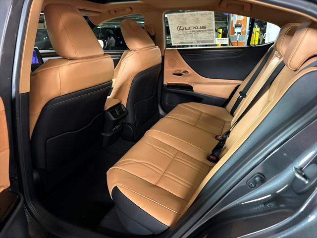 new 2025 Lexus ES 300h car, priced at $53,512