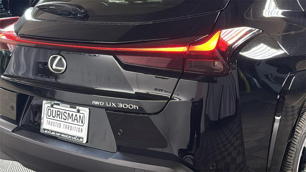 new 2025 Lexus UX 300h car, priced at $43,769