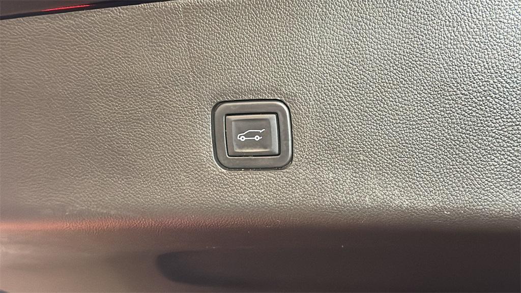 used 2020 Chevrolet Traverse car, priced at $21,597