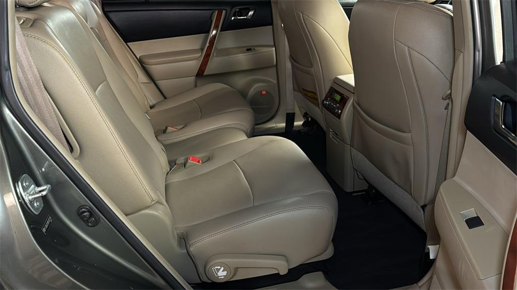 used 2013 Toyota Highlander car, priced at $14,997