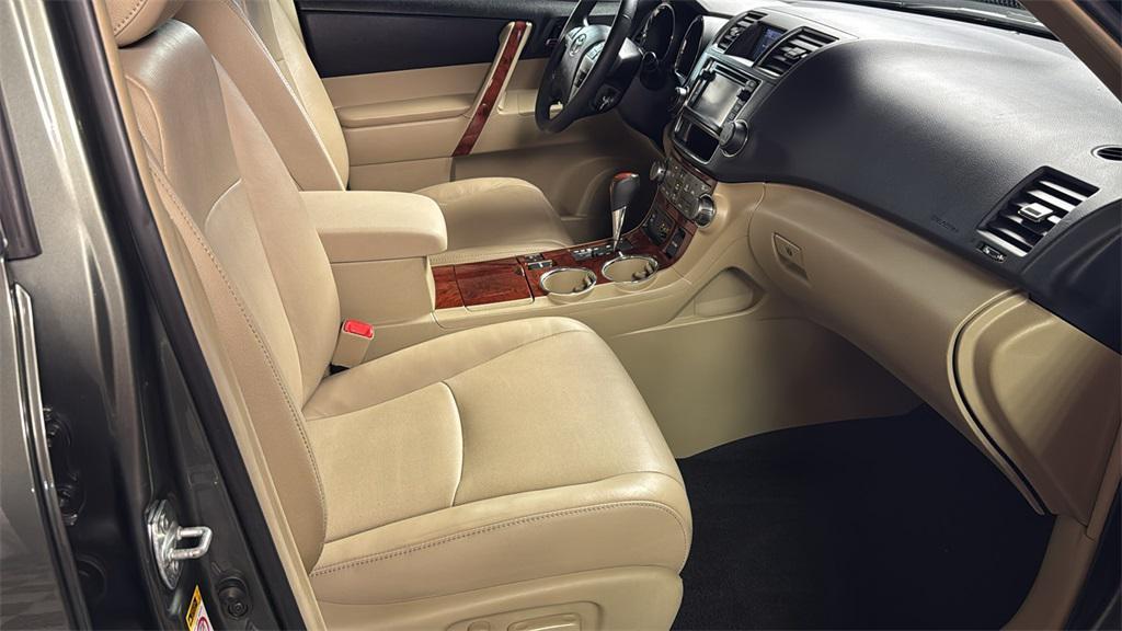 used 2013 Toyota Highlander car, priced at $14,997