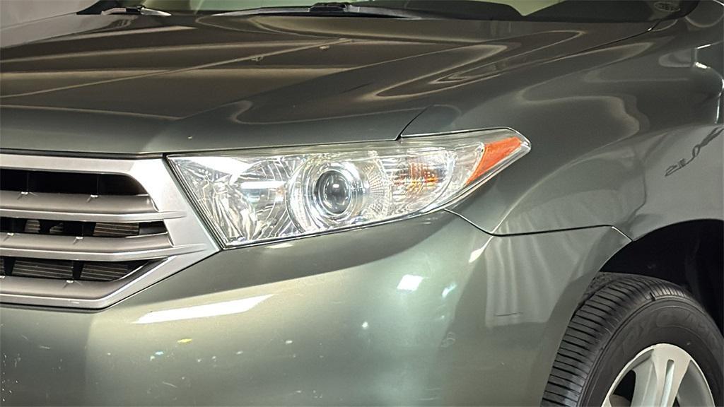 used 2013 Toyota Highlander car, priced at $14,997