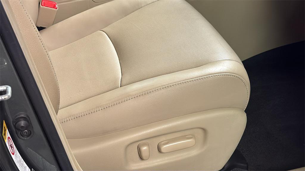 used 2013 Toyota Highlander car, priced at $14,997