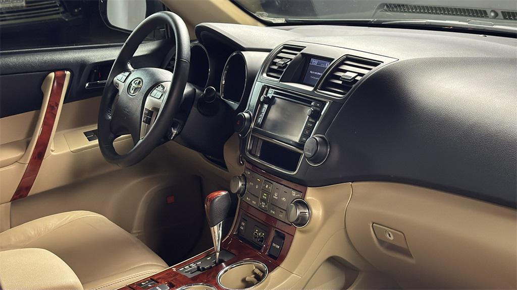 used 2013 Toyota Highlander car, priced at $14,997
