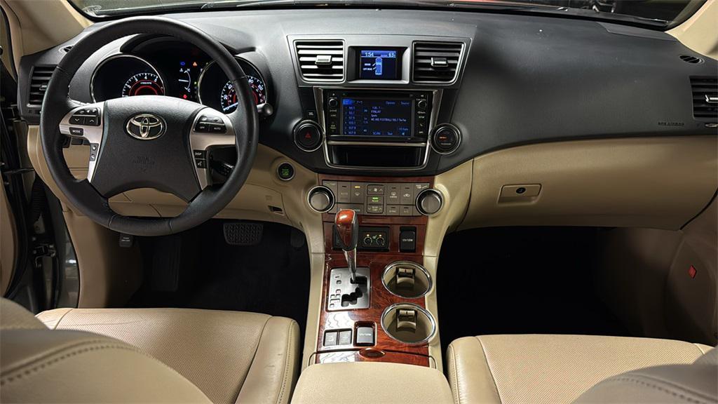 used 2013 Toyota Highlander car, priced at $14,997
