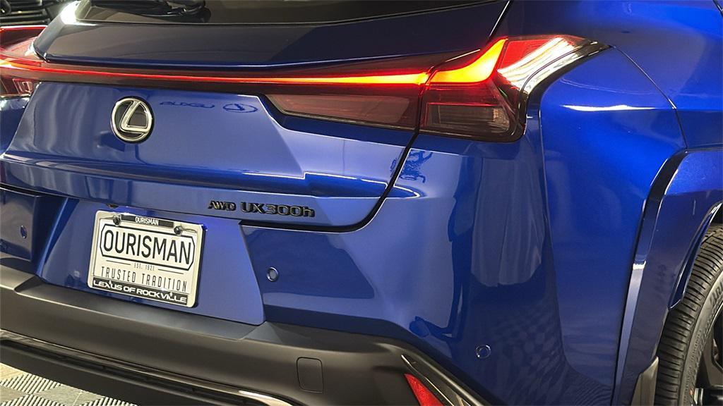 new 2025 Lexus UX 300h car, priced at $48,223