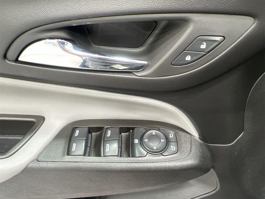 used 2023 Chevrolet Equinox car, priced at $24,262