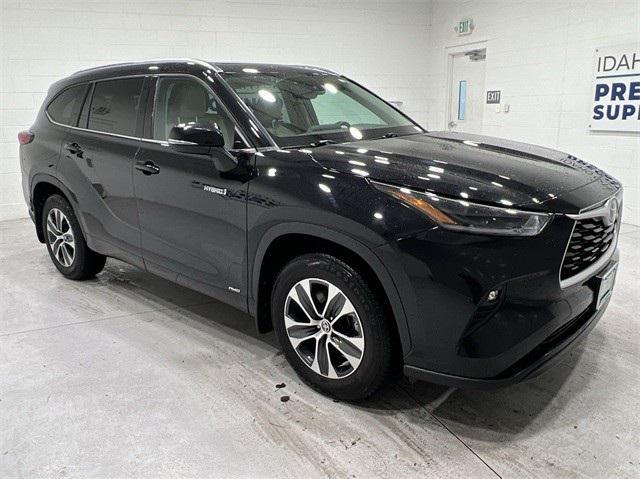 used 2021 Toyota Highlander Hybrid car, priced at $35,995