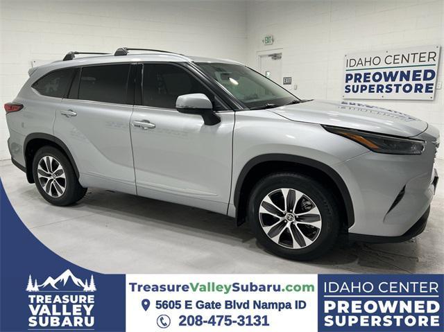 used 2022 Toyota Highlander car, priced at $39,995