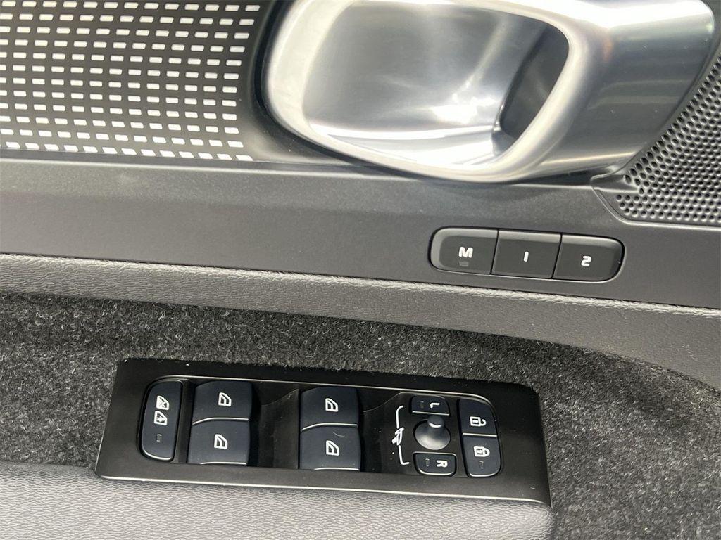 used 2021 Volvo XC40 car, priced at $21,978