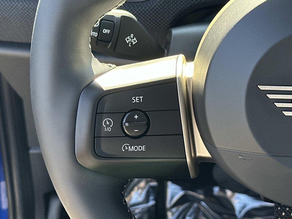 used 2025 MINI Hardtop car, priced at $27,900