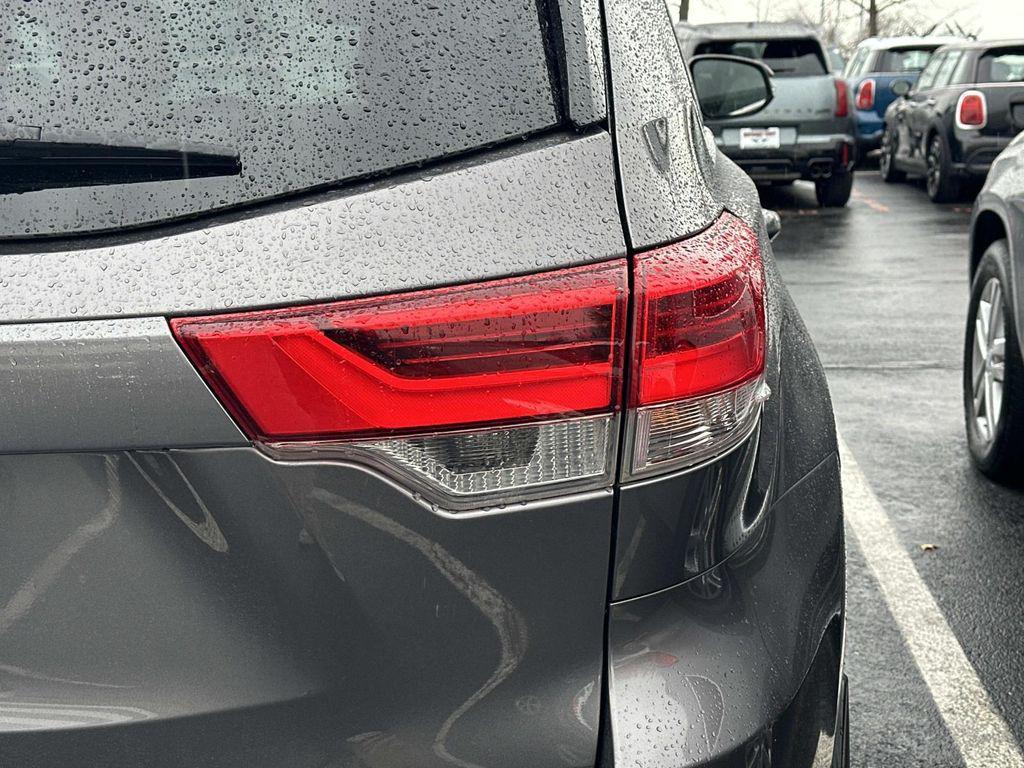 used 2019 Toyota Highlander car, priced at $25,888