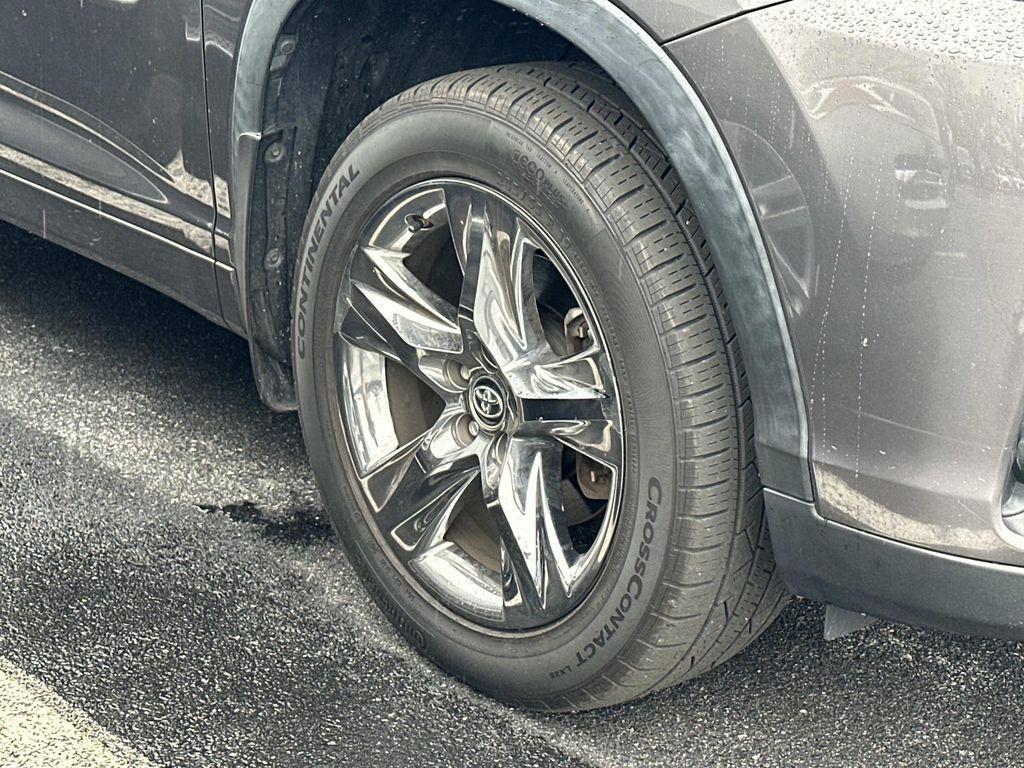 used 2019 Toyota Highlander car, priced at $25,888