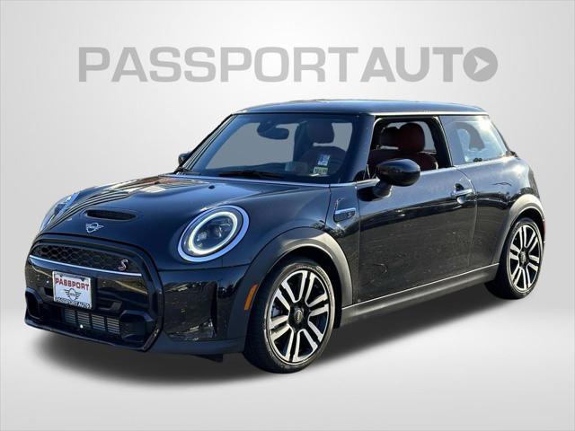 used 2023 MINI Hardtop car, priced at $29,500