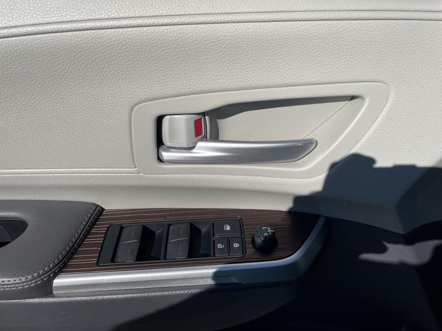 used 2024 Toyota Sienna car, priced at $39,998