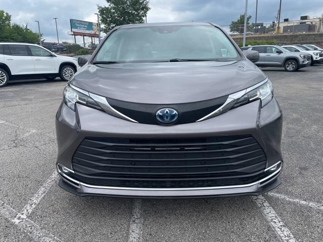 used 2022 Toyota Sienna car, priced at $39,989