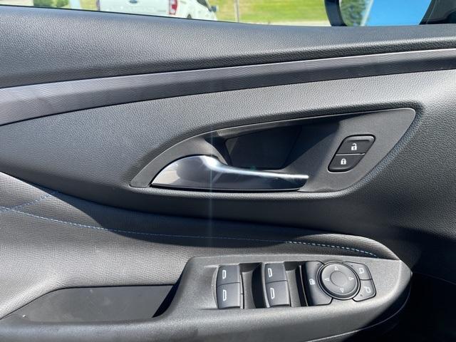 new 2025 Buick Envista car, priced at $26,525