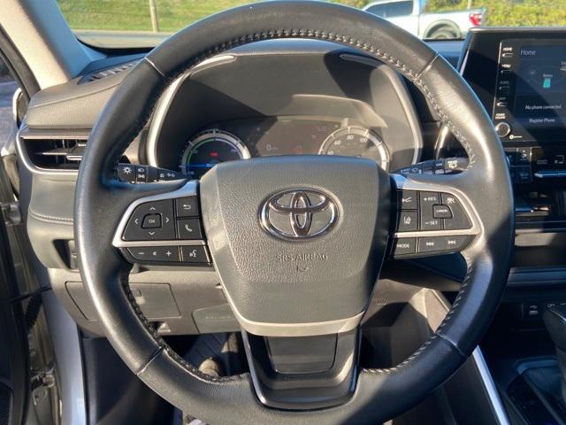 used 2022 Toyota Highlander Hybrid car, priced at $33,952