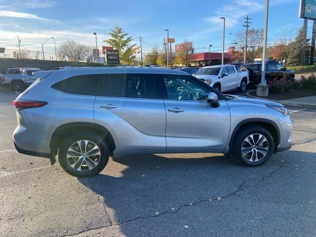 used 2022 Toyota Highlander Hybrid car, priced at $33,952