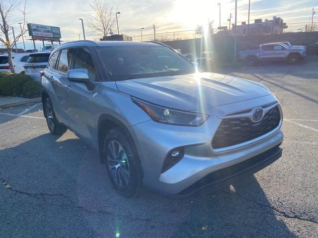 used 2022 Toyota Highlander Hybrid car, priced at $33,952