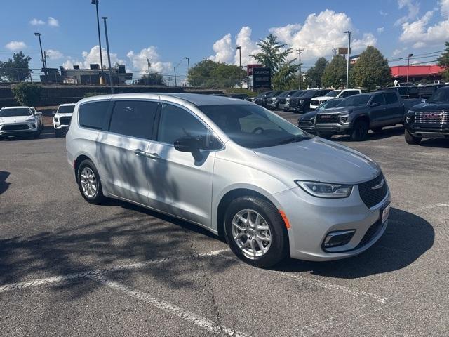 used 2024 Chrysler Pacifica car, priced at $27,969