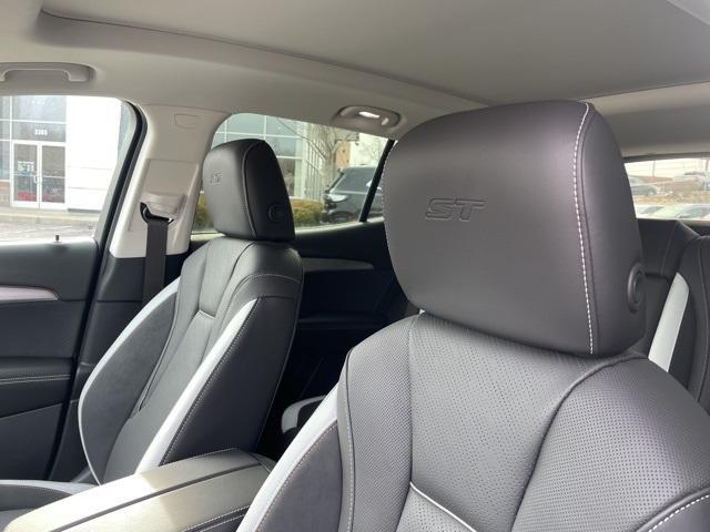 new 2025 Buick Envision car, priced at $40,735