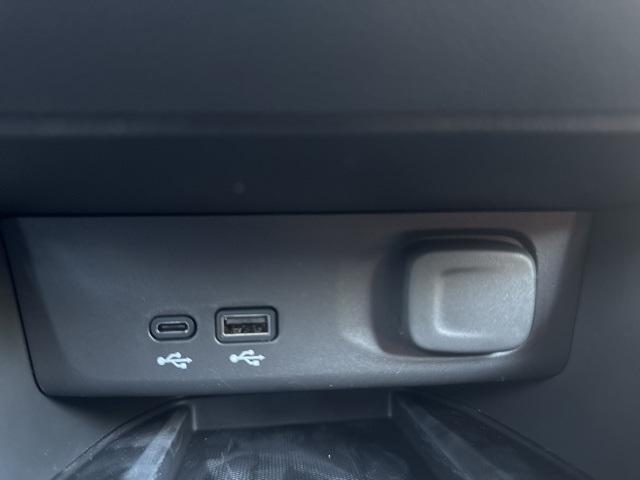 new 2025 Buick Envista car, priced at $22,435