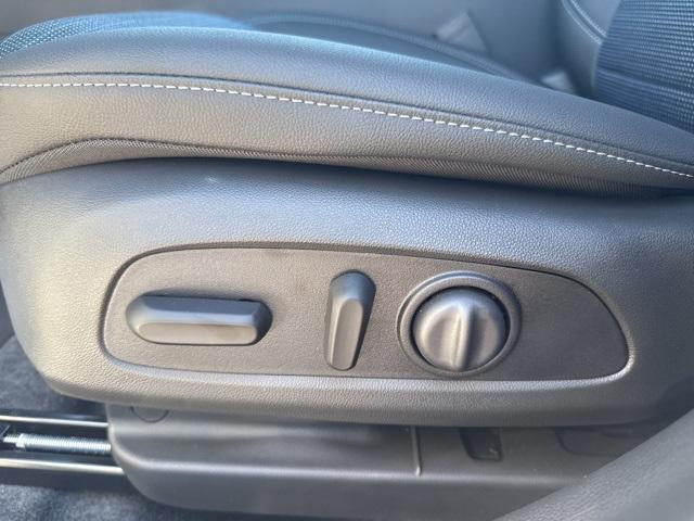 new 2025 Buick Envista car, priced at $22,435