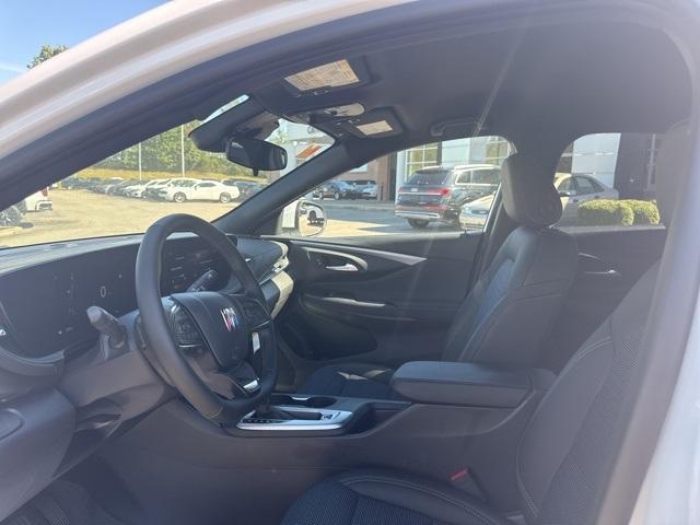 new 2025 Buick Envista car, priced at $22,435