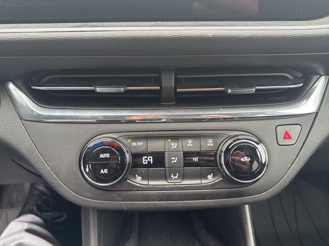 new 2025 Buick Envista car, priced at $24,125